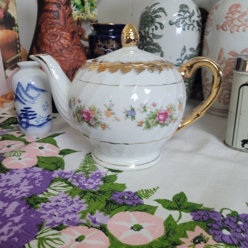 Vintage Floral Teapot with Gold Accents Japan 4 Cup
